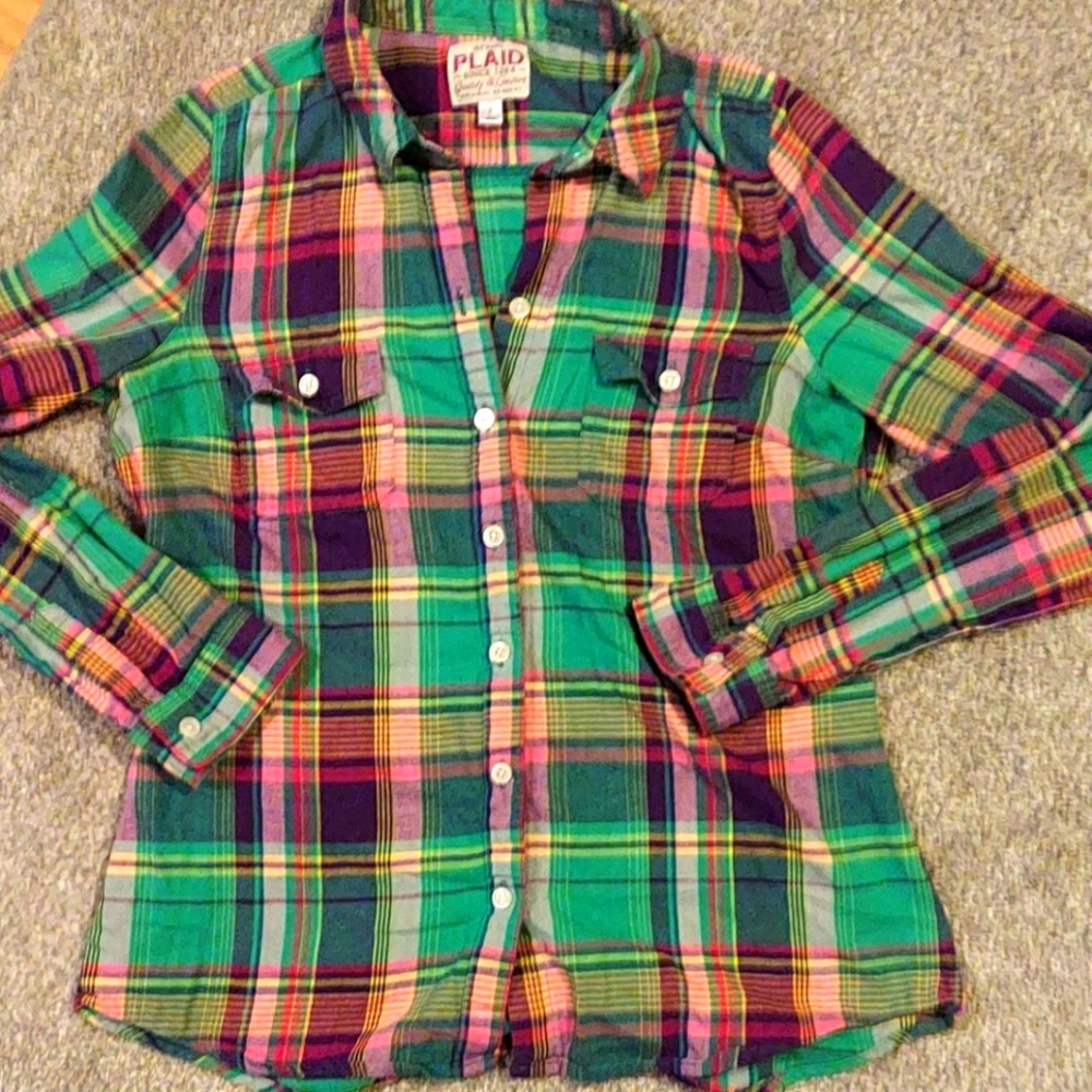 ⭐4/$16.‼️Old Navy plaid button down sz S